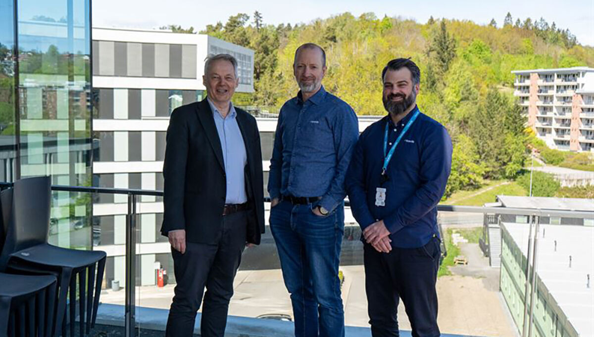På bildet ser vi fra venstre: Steinar Holm, leder for eiendom i Oslo universitetssykehus HF (OUS), Jan Erik Herregarden, fagansvarlig for rør i Bravida Oslo & Sandvika, Mikica Nikodijevic, seksjonsleder for Bravidas rørserviceavdeling Oslo & Sandvika. Bravida Norge
