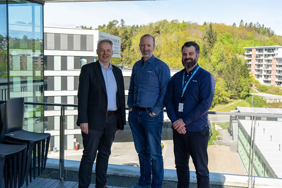 På bildet ser vi fra venstre: Steinar Holm, leder for eiendom i Oslo universitetssykehus HF (OUS), Jan Erik Herregarden, fagansvarlig for rør i Bravida Oslo & Sandvika, Mikica Nikodijevic, seksjonsleder for Bravidas rørserviceavdeling Oslo & Sandvika. Bravida Norge