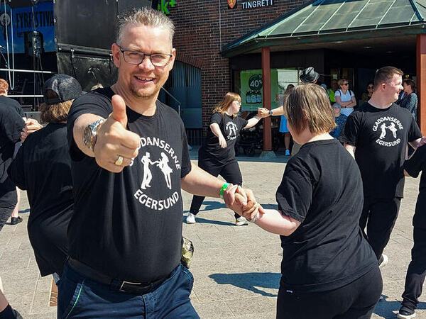 Fyrfestivalen med dans på torget