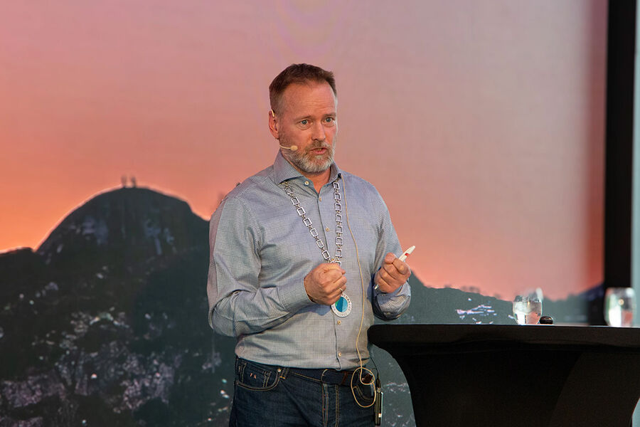 Avtroppende styreleder Torkild Korsnes på Generalforsamlingen 24. mai. Foto: Kaja Høvik Sivertsen, RørNorge.