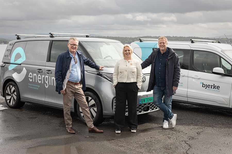 Bjerke Ventilasjon går inn i Energima Gruppen og samler enda mer kompetanse innen inneklima i samme familie. På bildet ser vi fra venstre, Morten Hveding Juel, CEO i Energima Gruppen, HR Sjef og deleier Elin Bjerke. og deleier og daglig leder Henning Bjerke, Bjerke Ventilasjon.