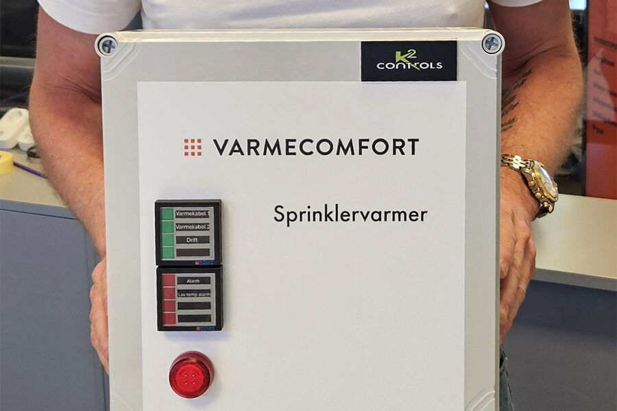 – Formålet med styreboksen er å øke sikkerheten i bygg der sprinklerør kan bli utsatt for kulde, sier Lars Ruud, daglig leder i Varmecomfort.