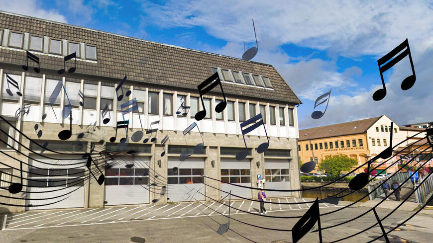 Noter som kommer ut av rådhuset