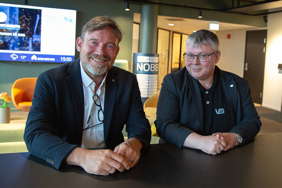 Markedssjef VVS/VA Tor Strand Jacobsen i Byggtjeneste, og innkjøp og miljøsjef Arne Kristian Olsen i VB Gruppen.