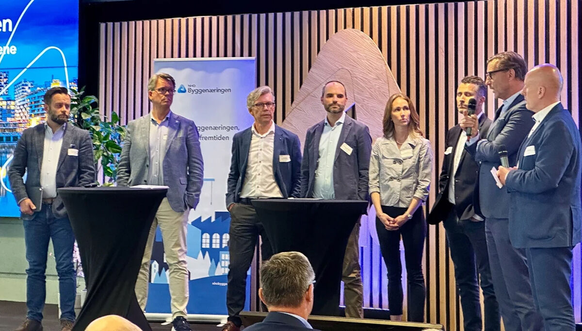 Representanter fra byggenæringen ga innspill til hvordan få fart på boligbyggingen. Tredje fra venstre er Tore Bakke, styreleder i RørNorge. Foto: RørNorge