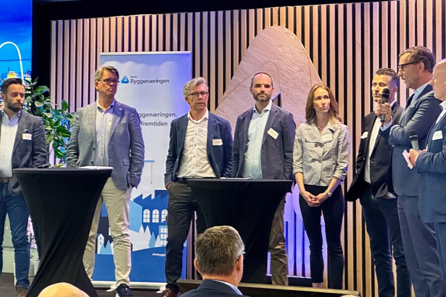 Representanter fra byggenæringen ga innspill til hvordan få fart på boligbyggingen. Tredje fra venstre er Tore Bakke, styreleder i RørNorge. Foto: RørNorge