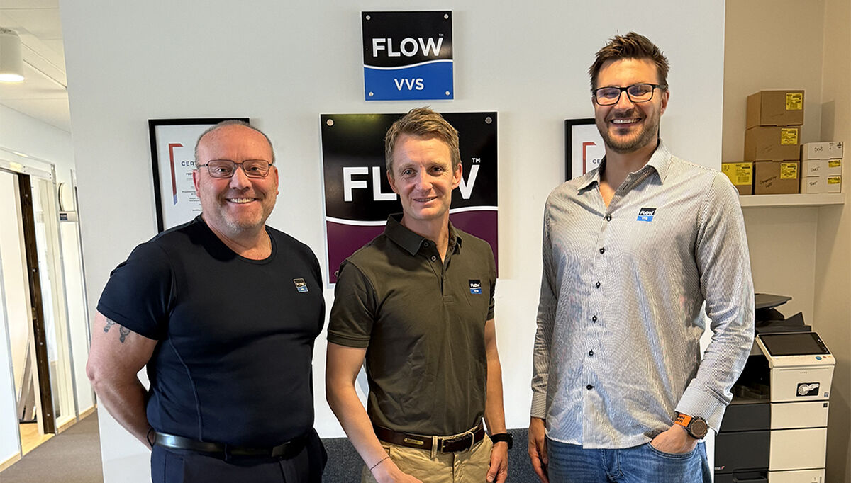 Markus Hauge-Espelien (i midten i bildet) er godt i gang i arbeidet som daglig leder for selskapene FLOW Trøndelag VVS, FLOW Klima Trøndelag og FLOW Elektro Midt-Norge. I tillegg til å spisse den faglige kompetansen ytterligere i hver av bedriftene, skal han, Frode Helmersen (til venstre i bildet) og Ronny Tiller, bidra til å hente mer synergier ut av gruppens tverrfaglighet.