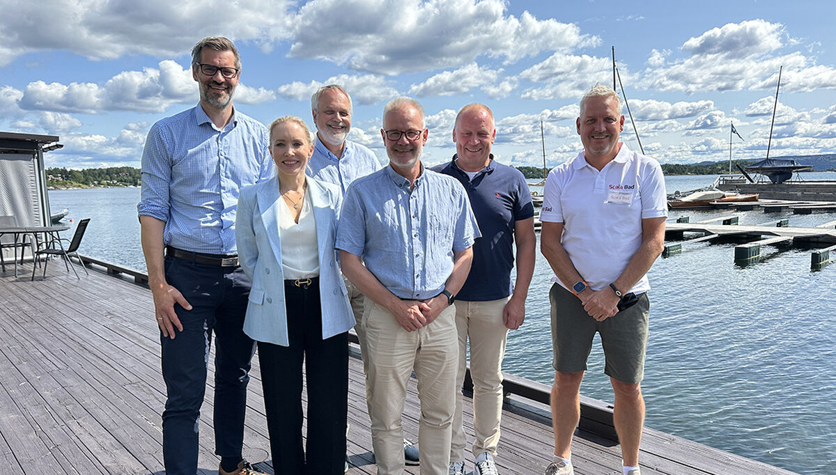 Her ser vi det nye styret i VVP, sammen med påtroppende daglig leder Bjørn Moen. Fra venstre, Sigmund Aandstad, Pipelife Norge AS, Helene Haugen, Tapwell AS, Eivind Omarhaug (litt i bakgrunnen), Bjørn Moen, VA og VVS Produsentene, Petter Vang, Uponor AS og Robert Torp Halvorsen, Scala Bad AS.
