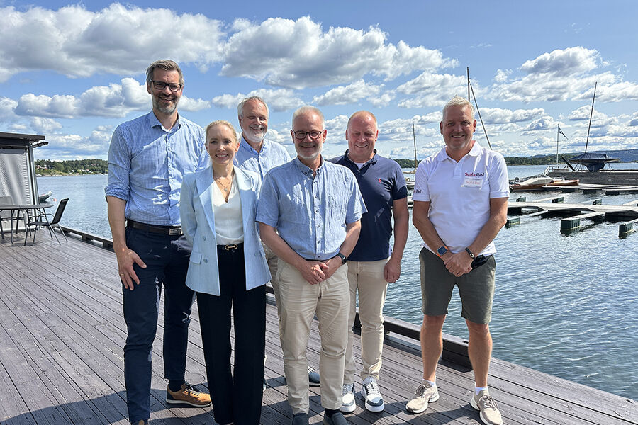 Her ser vi det nye styret i VVP, sammen med påtroppende daglig leder Bjørn Moen. Fra venstre, Sigmund Aandstad, Pipelife Norge AS, Helene Haugen, Tapwell AS, Eivind Omarhaug (litt i bakgrunnen), Bjørn Moen, VA og VVS Produsentene, Petter Vang, Uponor AS og Robert Torp Halvorsen, Scala Bad AS.