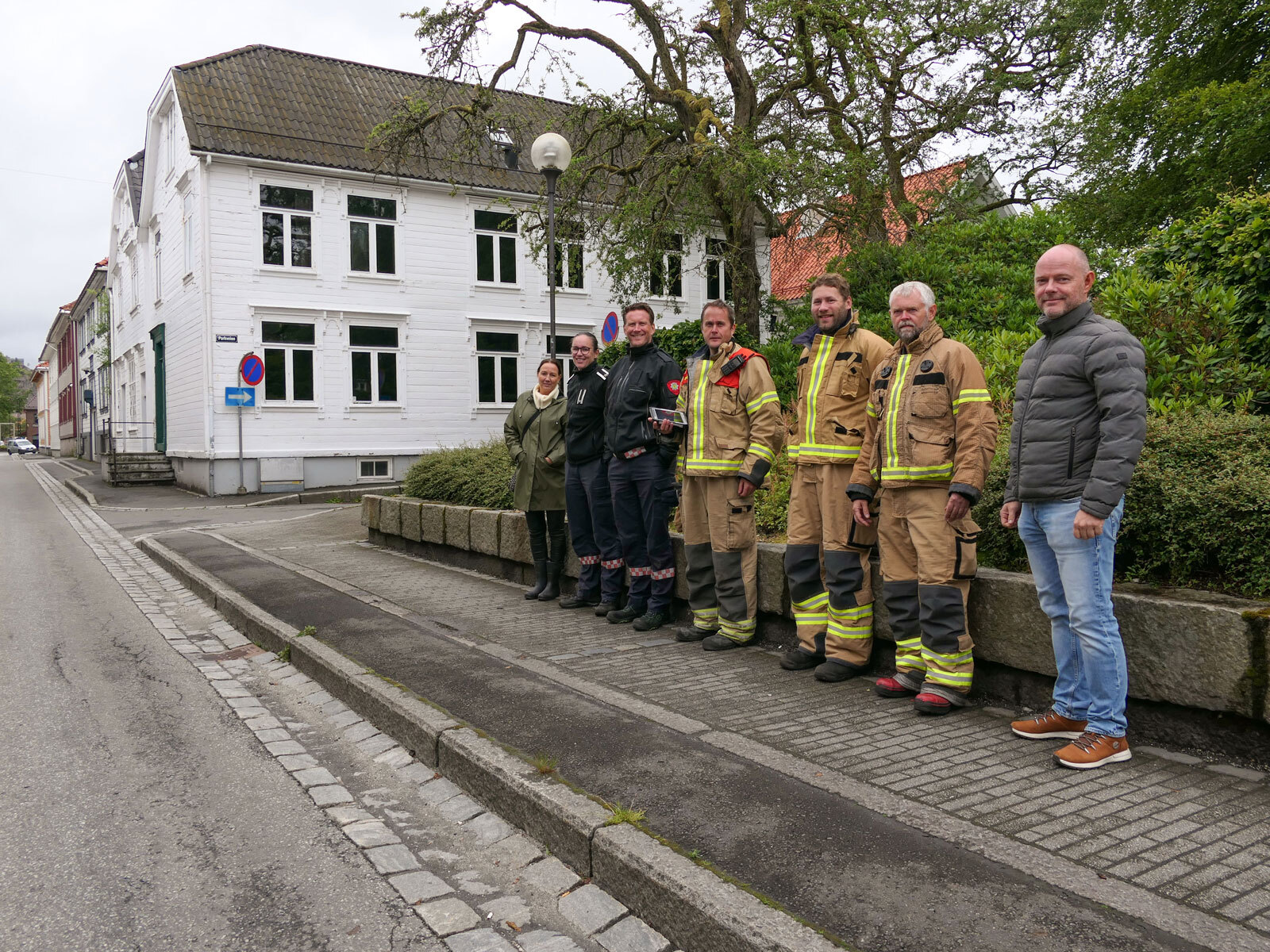 Stilt opp utenfor parken