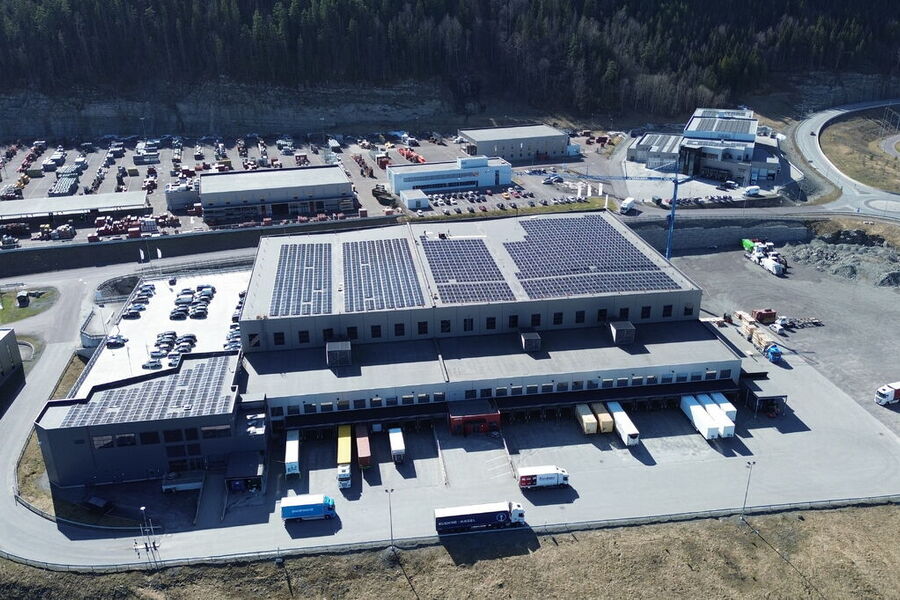 Sol på yrkesbygg. Foto: Sunease.