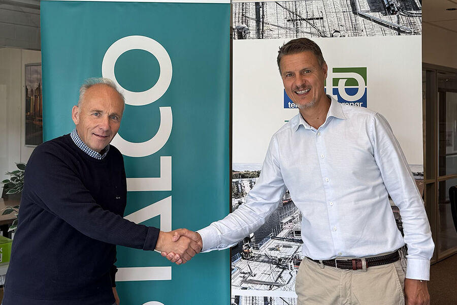 Ole G. Ronten begynte 4.agust som markedsutvikler hos Vito Tekniske Entreprenør AS i Drammen. Her ønskes han velkommen av daglig leder Knut Sigvartsen i selskapet.