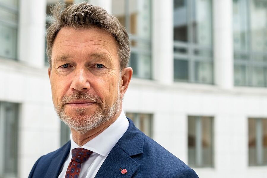 Energiminister Terje Aasland presenterte i mai detaljene i Norgespris-ordningen. Regjeringen bryter med viktige demokratiske prinsipper i behandlingen av Norgespris, mener artikkelforfatterne. Foto: Regjeringen