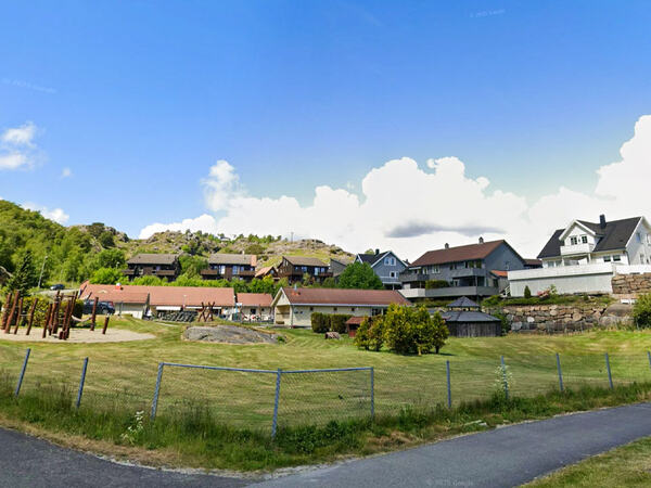 Lykkeliten barnehage sett fra veien