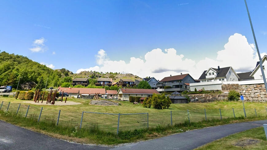 Lykkeliten barnehage sett fra veien