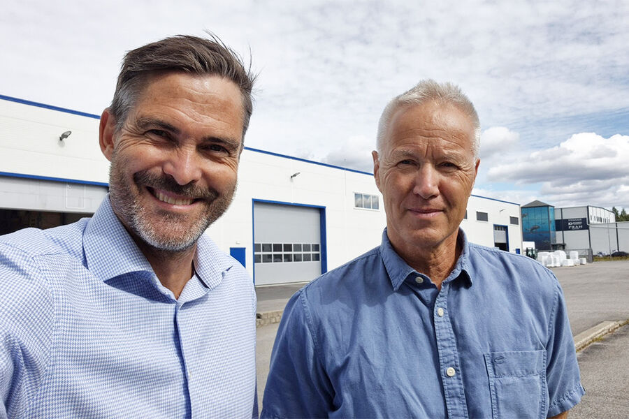 På bildet ser vi fra venstre, adm. direktør Bjørn-Osvald Skandsen, og fabrikksjef Svein Erik Johansen i Systemair Norge. Begge mener de betydelige investeringene som har blitt gjort nå, og de senere årene, er med å styrke deres konkurransekraft i byggebransjen. og ventilasjonsmarkedet.