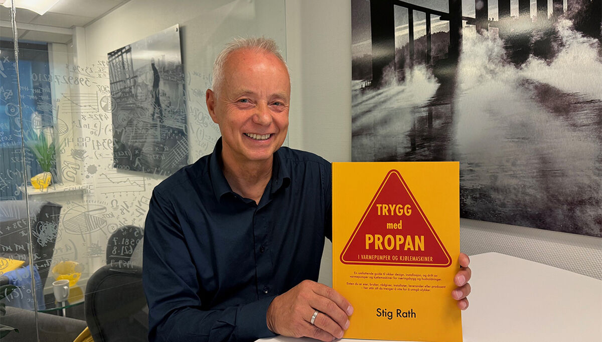 Etter flere års arbeid med et prosjekt som raskt vokste i omfang, har Stig Rath nå lansert boka «Trygg med propan». Det har blitt en meget oversiktlig og innholdsrik bok som er delt opp i mange kapiteler og illustrer godt de ulike rollene og ansvarsområdene som hviler på montører, rørleggere, og ikke minst byggeiere.