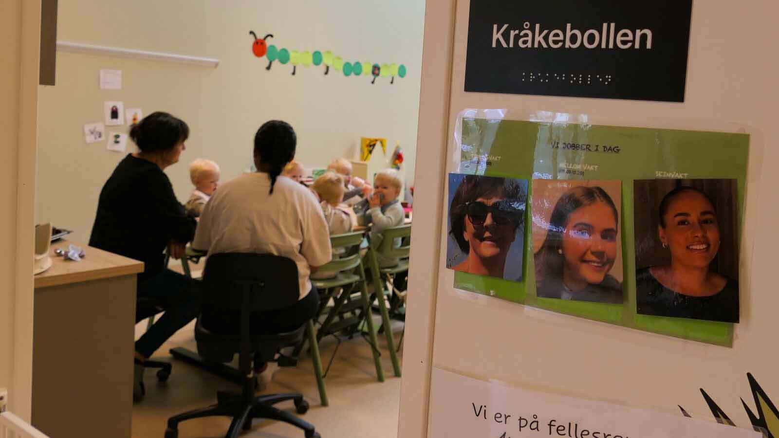 Innblikk i ev avdeling som spiser lunch