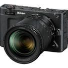 Nye Nikon ZR er et kompakt kamera for video og stillbilder, som både kan benyttes alene og sammen med en rekke tilbehør. Kameraet veier ca. 630 gram med batteri, og benytter den samme CMOS-brikken som i Nikon Z6 III.