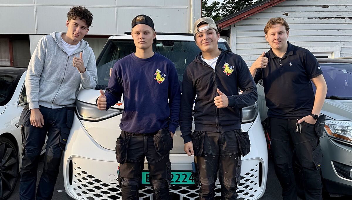 På bildet ser vi fire stolte lærlinger som har fått lærlingekontrakter hos Andenæs VVS etter sommeren. Fra venstre, Leo Svennes, Dennis Sanne-Larsen, Leo Fredriksen, og Kristian Tronstad.