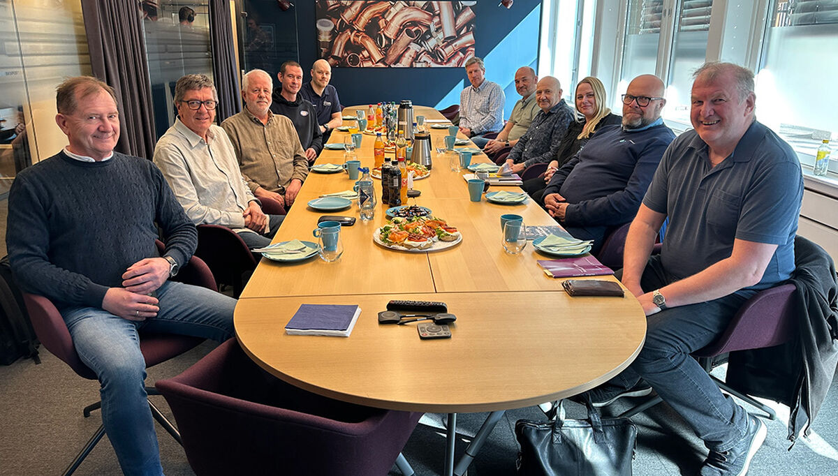 Akkordtariffutvalget bestående av RørNorge, og Fellesforbundet. På bildet ser vi fra venstre: Oddgeir Tobiassen, (RørNorge) Jorge Dahl, Kjell A. Lier, Magnus Hellstrøm, Kim Andre Johansen (Fellesforbundet), Jens Løvås (RørNorge - Oslo & omegn), Thomas Jørs (Vestrheim), Jens Haseth (Ole Sivertsen), Iselin Abell Nilsen (RørNorge), Jon-Aril Hagen (RørNorge - Oslo & omegn), Thor Idar Nilssen (Nilsson)
