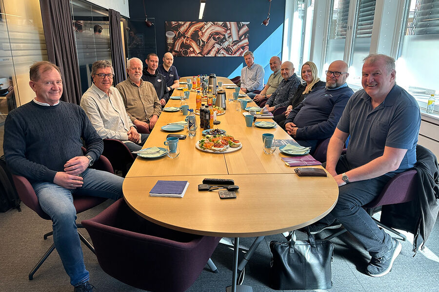 Akkordtariffutvalget bestående av RørNorge, og Fellesforbundet. På bildet ser vi fra venstre: Oddgeir Tobiassen, (RørNorge) Jorge Dahl, Kjell A. Lier, Magnus Hellstrøm, Kim Andre Johansen (Fellesforbundet), Jens Løvås (RørNorge - Oslo & omegn), Thomas Jørs (Vestrheim), Jens Haseth (Ole Sivertsen), Iselin Abell Nilsen (RørNorge), Jon-Aril Hagen (RørNorge - Oslo & omegn), Thor Idar Nilssen (Nilsson)