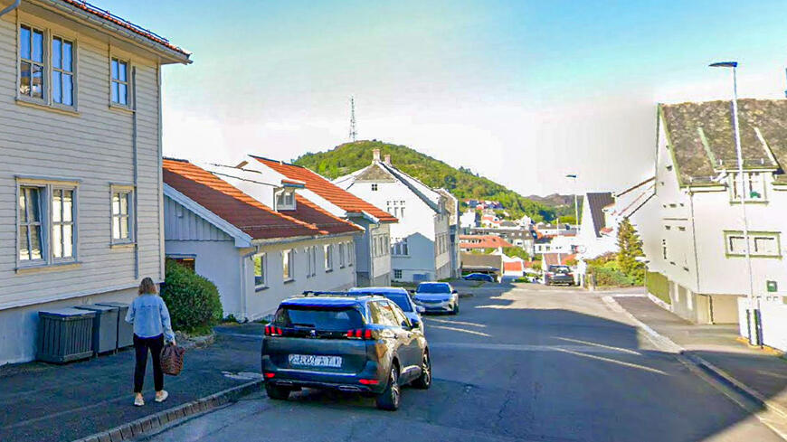 Damsgårdsgaten 11 i Egersund en sommerdag