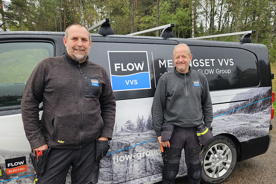På bildet ser vi fra venstre, Piotr Baran, servicetekniker, og Kenneth Sjetnan, servicetekniker i FLOW Meisingset VVS.