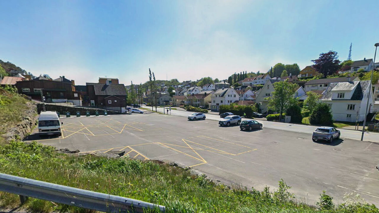 Parkeringsplassen i Årstadalen med plass for bobiler og vanlige biler