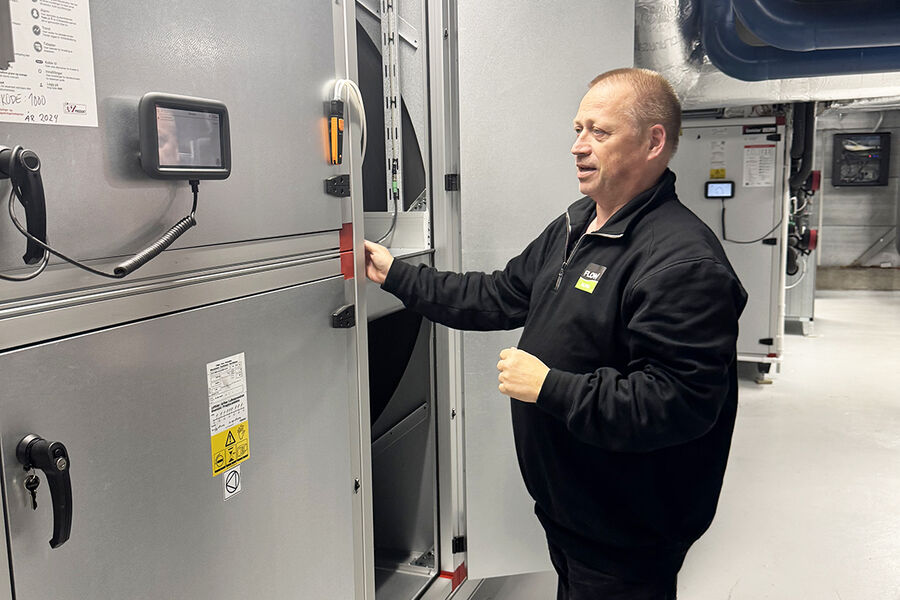 Asle Vinsand ble ansatt som serviceleder/tekniker for å bygge opp den nye drift. og vedlikeholdsavdelingen. På kort tid har han bidratt til å løfte både kapasitet og kompetanse i selskapet.