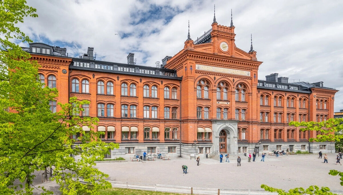 Södra Latins gymnasium, en av 160 AI-styrte bygninger som minsker energiforbruket og ikke minst utgiftene. Foto: Ingemar Edfalk