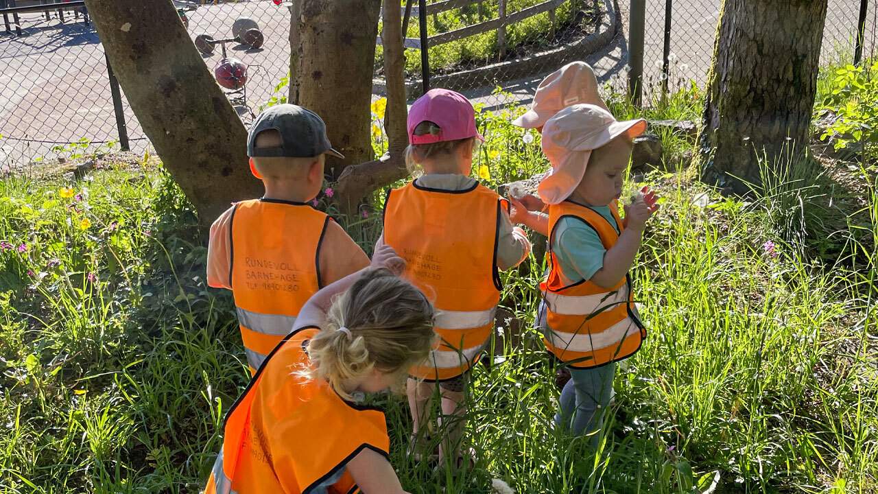 Vi har et stort uteområde tilpasset alle aktiviteter