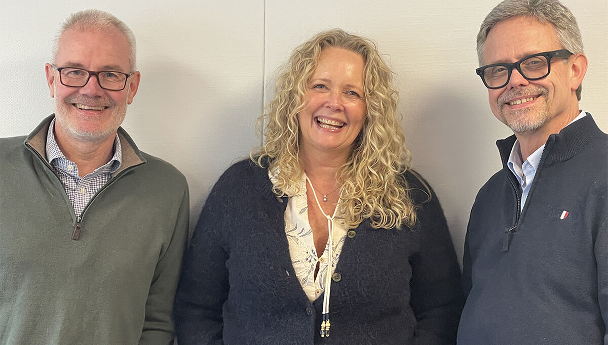 VVP har ansatt Pia Helle som ny markedskoordinator. Her ser vi henne i midten, sammen med to blide herrer i Bjørn Moen( til venstre), og Terje Røising til høyre i VVP. VVP har ansatt Pia Helle som ny markedskoordinator. Her ser vi henne i midten, sammen med to blide herrer i Bjørn Moen( til venstre), og Terje Røising til høyre i VVP.