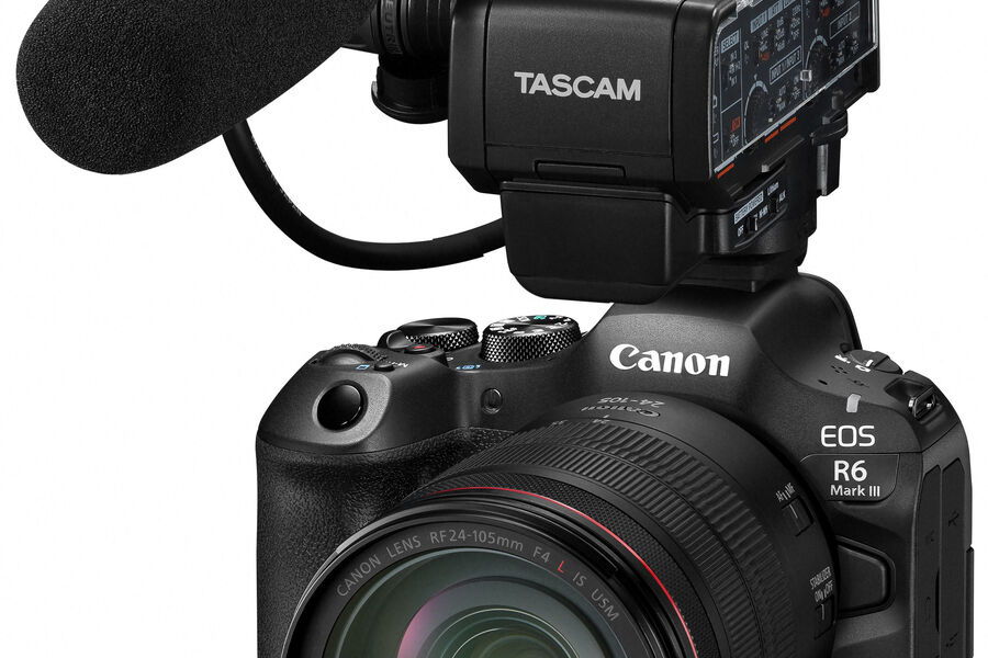 26_EOS R6 MkIII_FrontSlant_24-105F4L_XLR_TM200SG__ __Canon EOS R6 Mk III