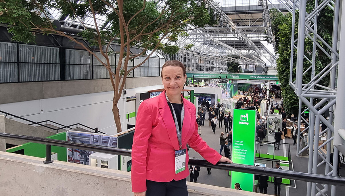 – AI-datasentre er helt annerledes enn tradisjonelle datasentre for skytjenester. De krever høyere tetthet, kraftigere GPUer og mer avansert kjøling. Det krever ny kompetanse og en annen måte å tenke på, sier Stella Diesen, visepresident for Secured Power Nordics and Baltics i Schneider Electric.