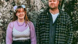 Portrett av de to som skal opptre på biblioteket