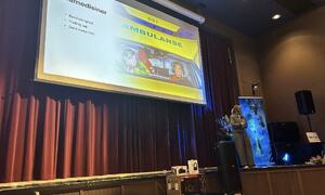 Christina var ikke bare konferansier, men holdt også et innlegg om sitt eget fag - om å jobbe som ambulansearbeider og hvilke krav og forventninger som stilles for å kunne jobbe i disse yrkene