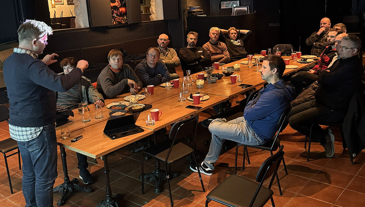 Rørkjøp har kjørt en intensiv periode med mange regionsmøter ovenfor medlemmene rundt om i det ganske land. Her ser vi Knut Strand Jacobsen stående med flere medlemsbedrifter tilstede. Rørkjøp har kjørt en intensiv periode med mange regionsmøter ovenfor medlemmene rundt om i det ganske land. Her ser vi Knut Strand Jacobsen stående med flere medlemsbedrifter tilstede.