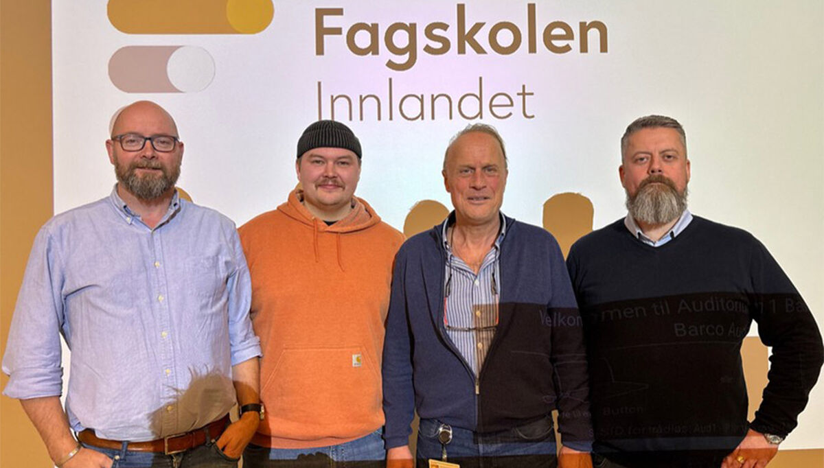 På bildet ser vi de tre forfatterne som har skrevet et hovedprosjekt hvor de har sammenlignet norsk og tysk praksis for tappevannsinstallasjoner. Fra venstre Kai Skoglund, Marius Hansen, veileder Øivind Norland, Fagskolen Innlandet, og Ole Magnus Røsholm. På bildet ser vi de tre forfatterne som har skrevet et hovedprosjekt hvor de har sammenlignet norsk og tysk praksis for tappevannsinstallasjoner. Fra venstre Kai Skoglund, Marius Hansen, veileder Øivind Norland, Fagskolen Innlandet, og Ole Magnus Røsholm.