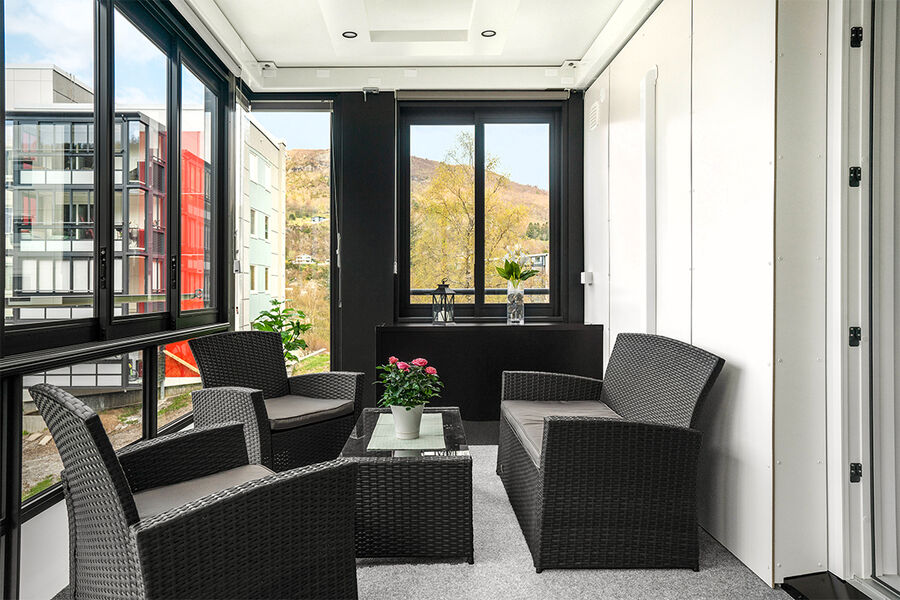 Her ser du hvordan utedelen i varmepumpen glir fint inn i interiøret og fungerer samtidig som en integrert hylle i uterommet. Foto: Veronika Stuksrud