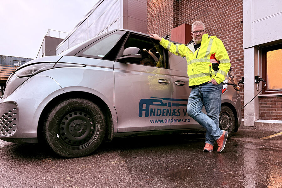 Teknisk sjef i Andenæs VVS, Geir Jansen, etterlyser strengere og tydeligere krav, både fra bransjeorganisasjoner, myndighetene og fra forsikringsselskapene når det gjelder å ta tak konsekvensene av ufaglært utførelse av rørleggerarbeid.