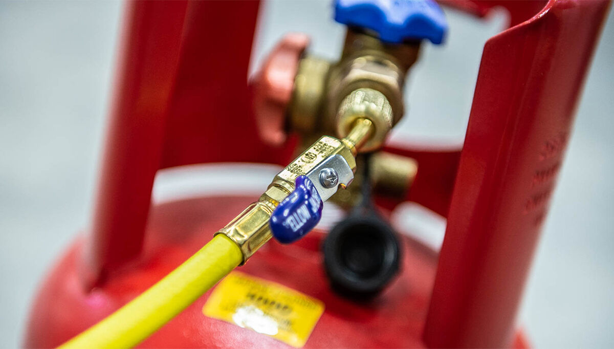 Statlige avgifter for R32 blir 1 110 kr/kg i 2026 og lav-GWP kuldemedier kan bli et populært alternativ for mange anleggseiere.Foto: Norsk Varmepumpeforening.