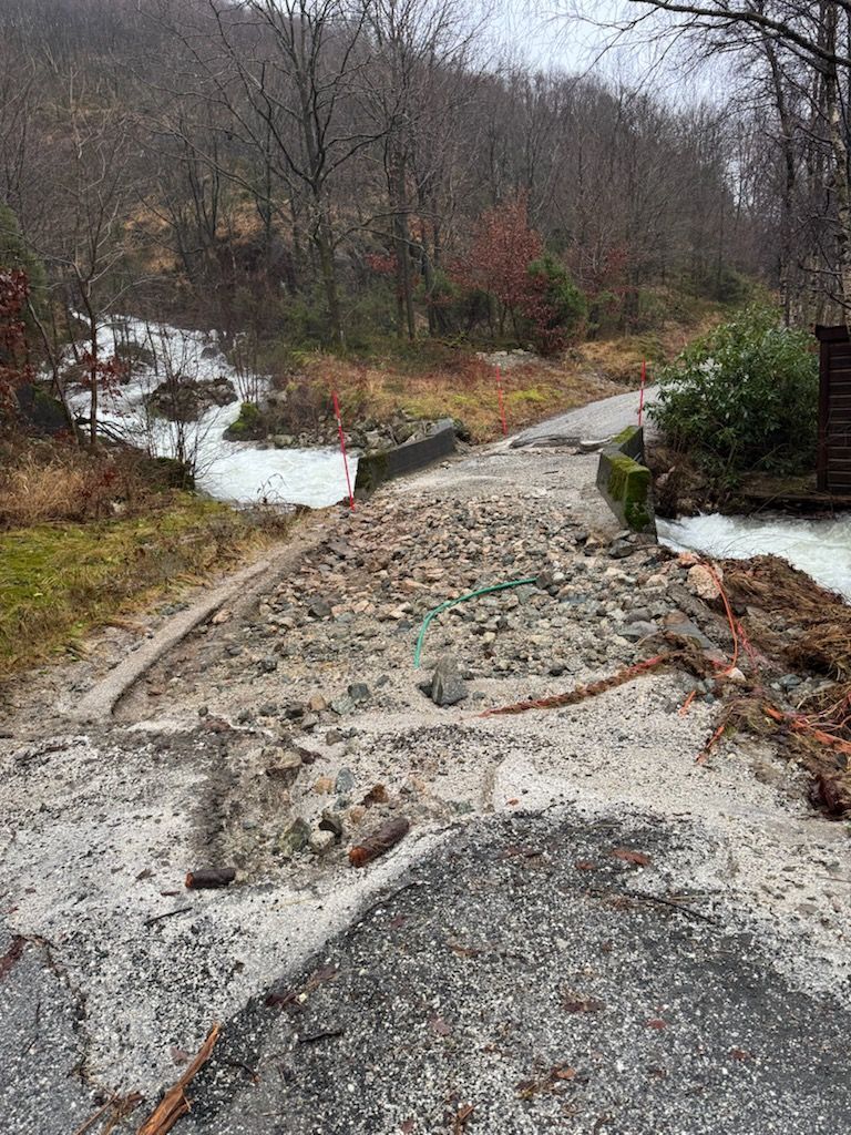 Vei på Grødem som er skadet