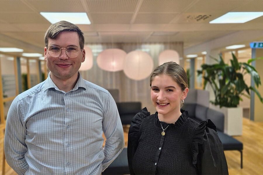 Scott Arvesen (37) og Nora Jortveit (25) er ansatt som salgsingeniører ved Systemairs Oslo-kontor.