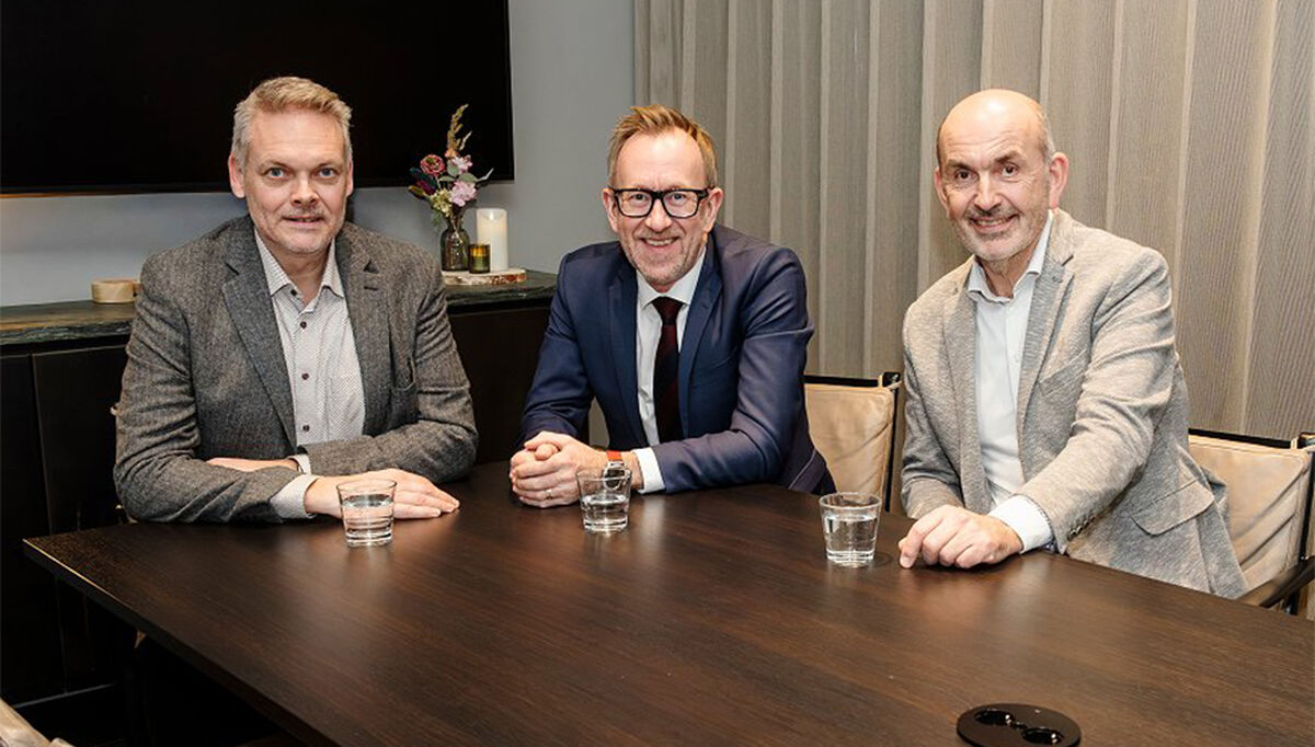 F.v.: Carsten Sørensen, adm.dir. i Caverion Danmark, Kim Robert Lisø, konsernsjef i GK og Lars Sjørring, regionsdirektør eksisterende bygg i GK Danmark