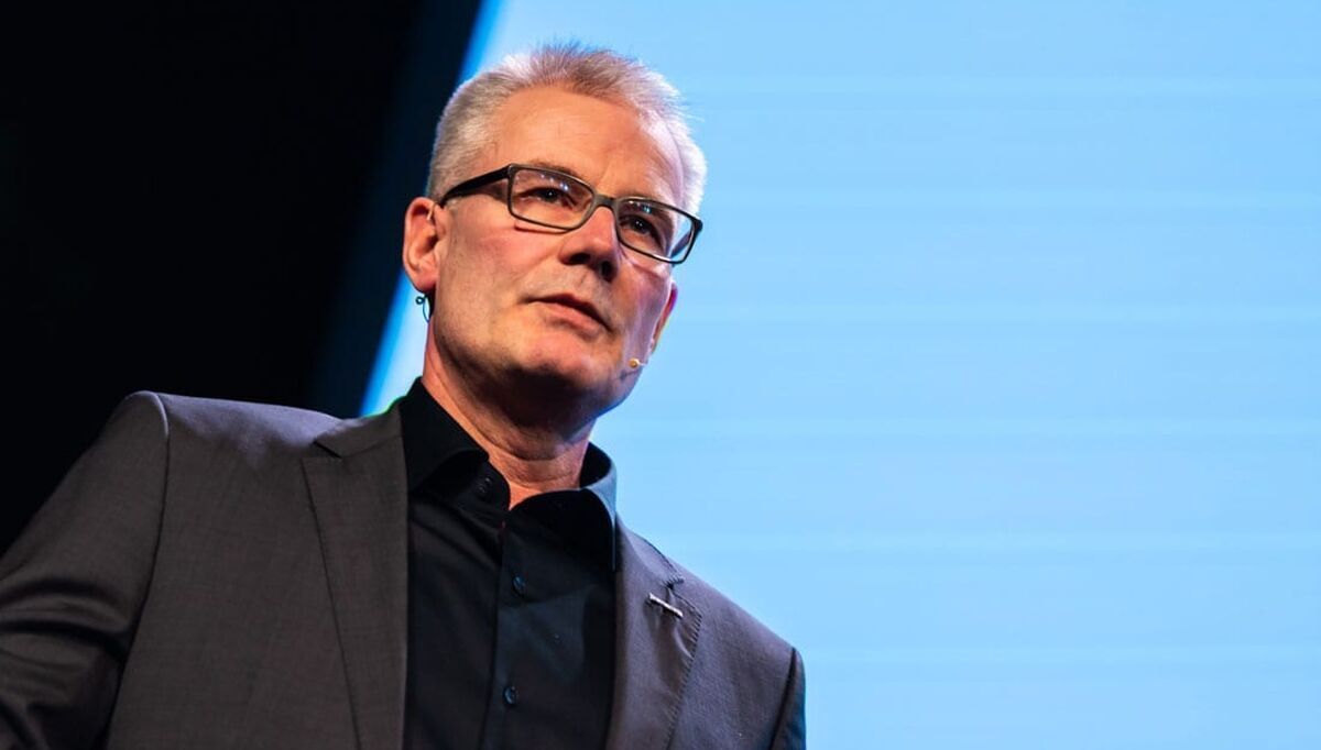 – Skal vi klare å redusere byggekostnadene fremover, må vi fortsette å fokusere på forenkling av regelverk og tettere samarbeid mellom de ulike aktørene i verdikjeden, sier Bjørn Moen, daglig leder i VVP.