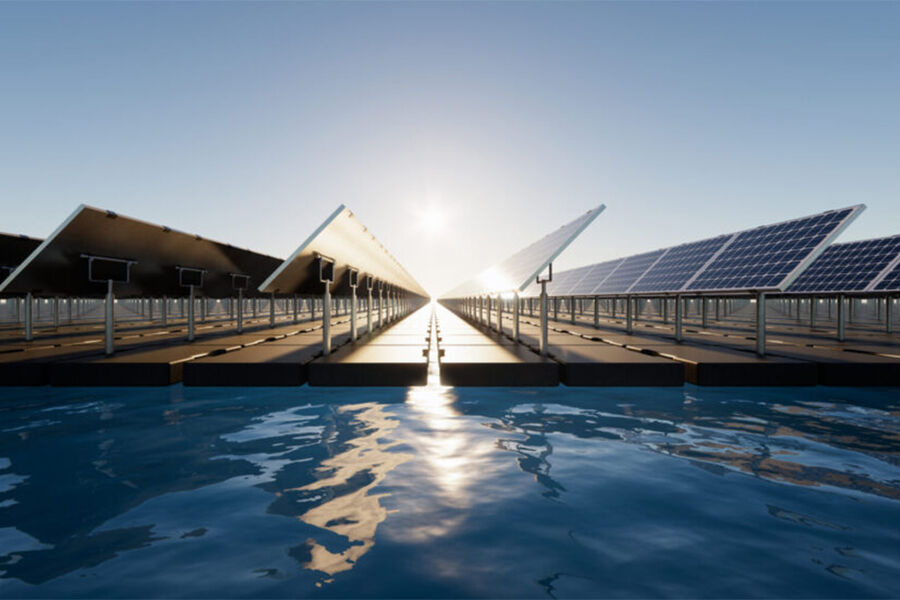 lytende solstrømanlegg finnes allerede. Men pilotanlegget som nå bygges i Trondheim, skal også produsere varme. Målet er å gi mer energi til kraftkrevende industri. Illustrasjonsfoto: iStock