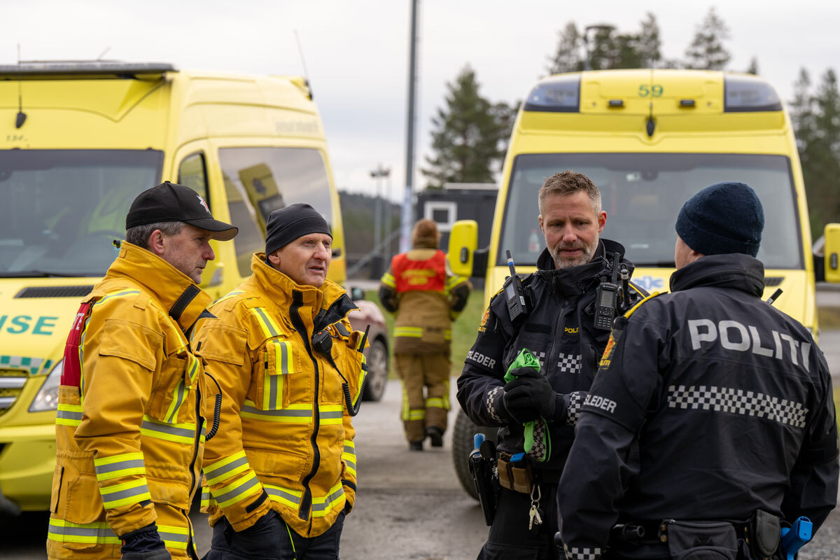 Ambulanse som samarbeider med politi
