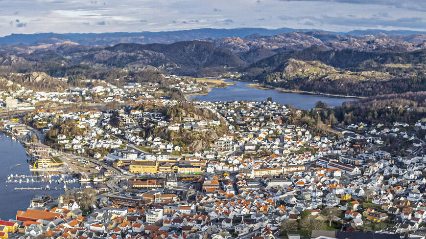 Dronebilde over sameiene i Egersund sentrum