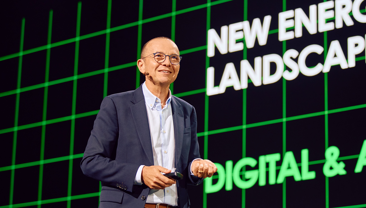 Alle bransjer står nå overfor den samme utfordringen: å bruke energi langt mer effektivt enn i dag, mener CEO i Schneider Electric Olivier Blum. Foto: Schneider Electric.